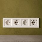 Nova IV három földelt csatlakozóaljzat dugalj USB csatlakozóval fehér kerettel