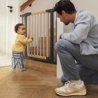 Biztonsági korlát 74-80 cm lépcsőkhöz és ajtókhoz fémből és fából